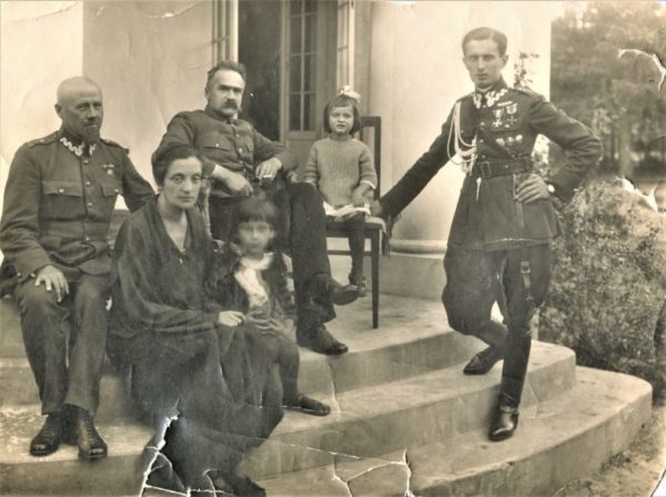 Piłsudski i adiutanci