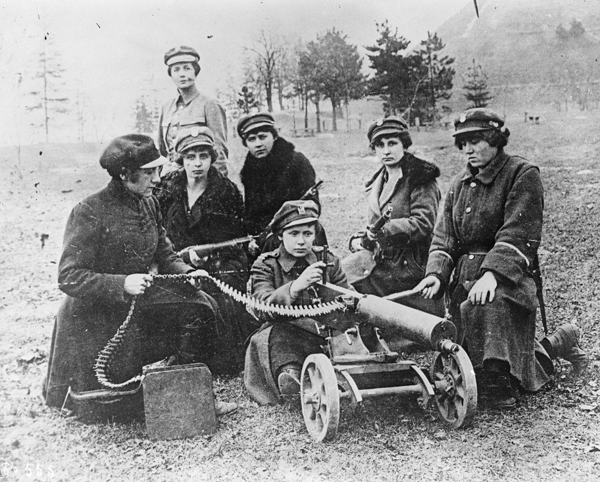 Kobiety z Ochotniczej Legii Kobiet podczas wojny polsko-bolszewickiej, 1920, Bibliothèque nationale de France